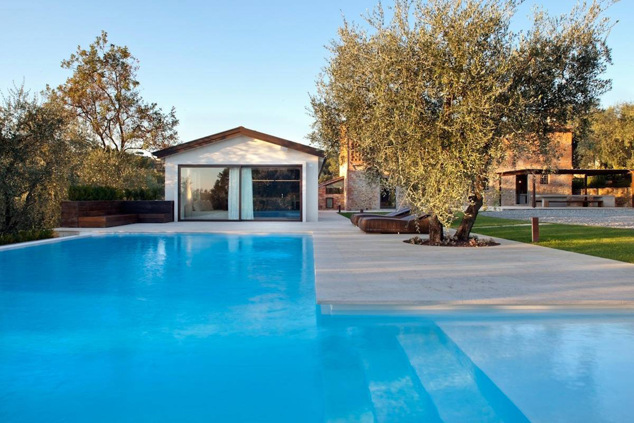 Beautiful Italian country house cover image