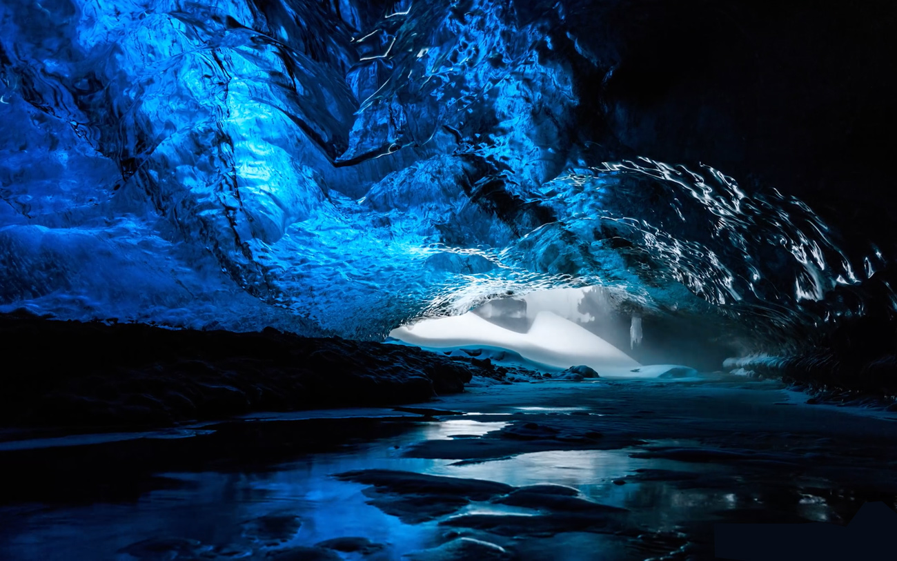 Iceland in winter in 4K cover image