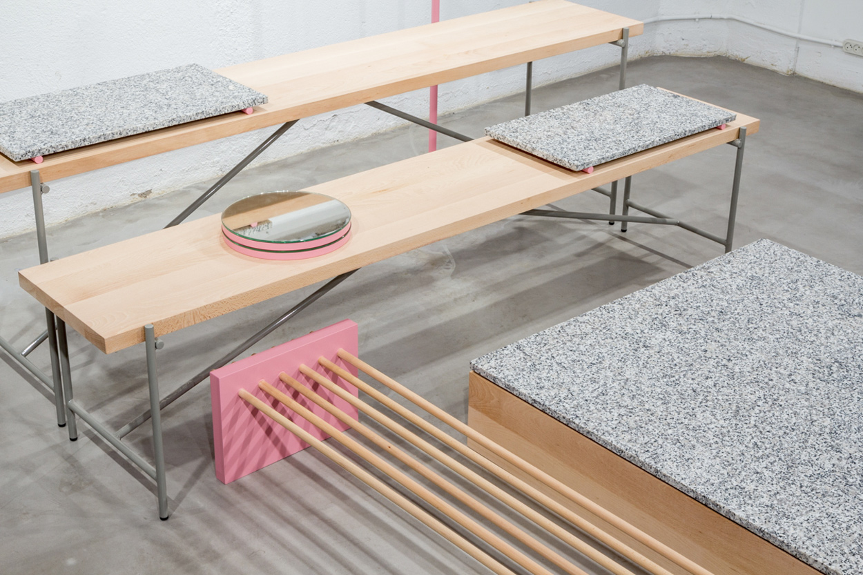Mtng Mustang display furniture cover image